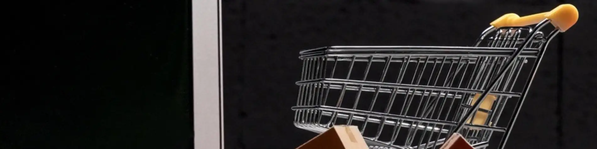 Carrito sobre una laptop