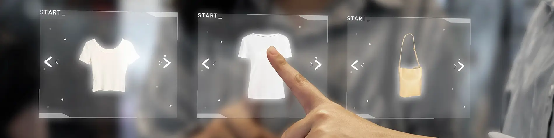 Persona seleccionando la ropa que va a comprar