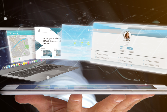 Persona con una computadora mostrando varios sitios web