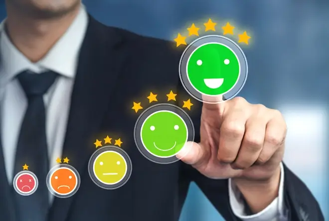 Usuarios contentos dando buenas reseñas