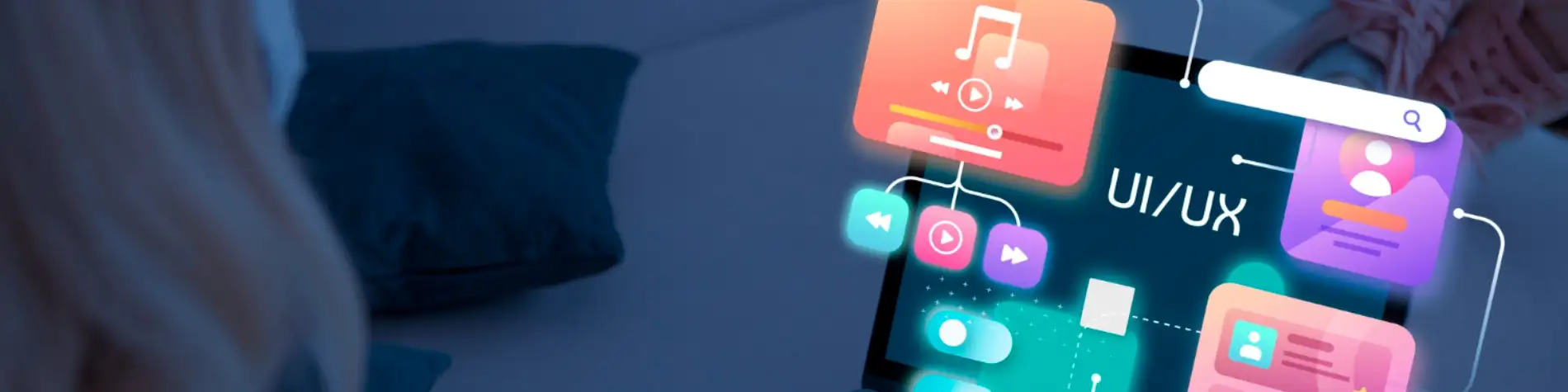 Computadora con simbolos e iconos de UI/UX