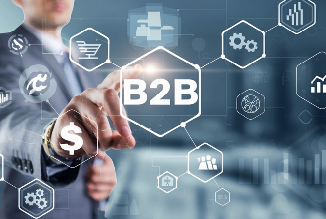 Persona con icono de B2B organizando sistemas