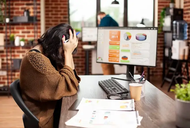 Sitio web B2B como folleto digital vs herramienta comercial que genera leads